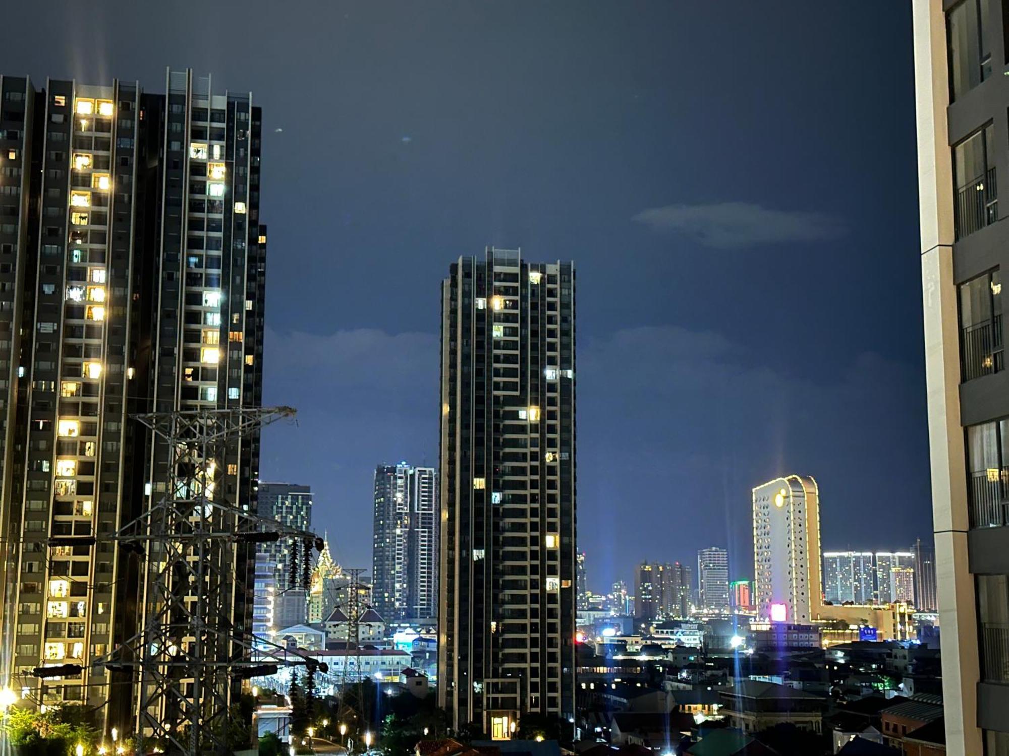 R Residences 公寓