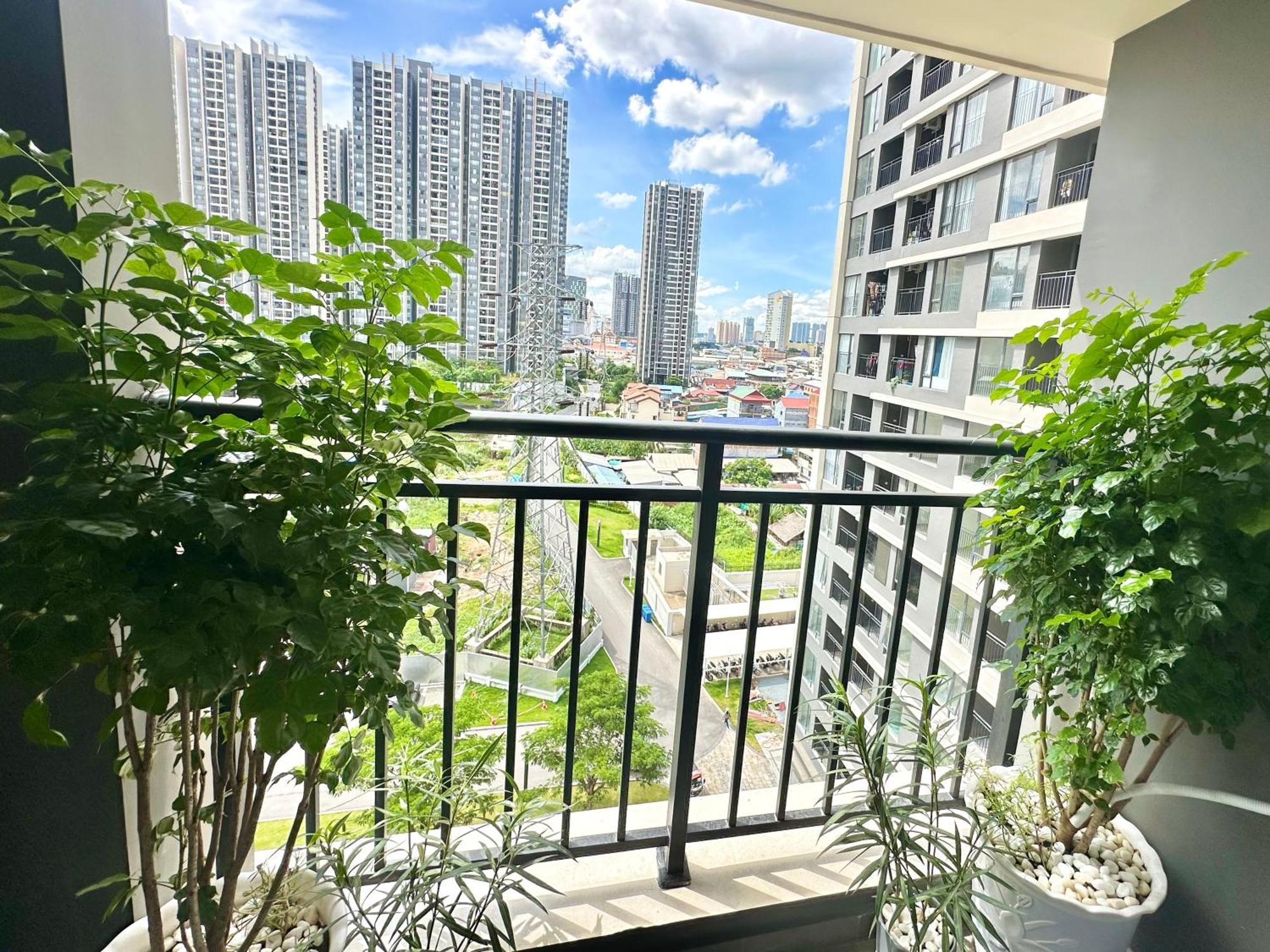 R Residences *