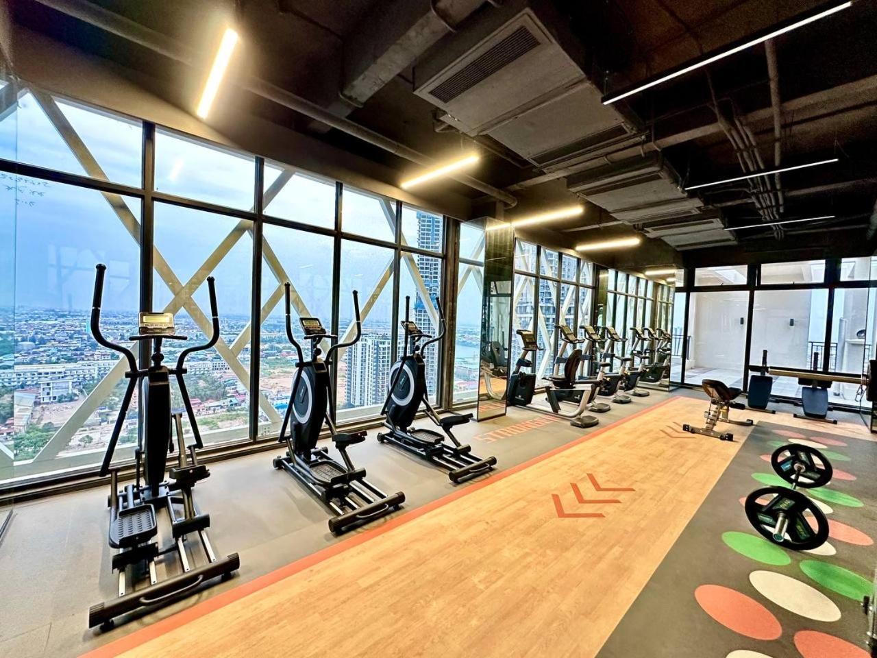 R Residences Apartment *