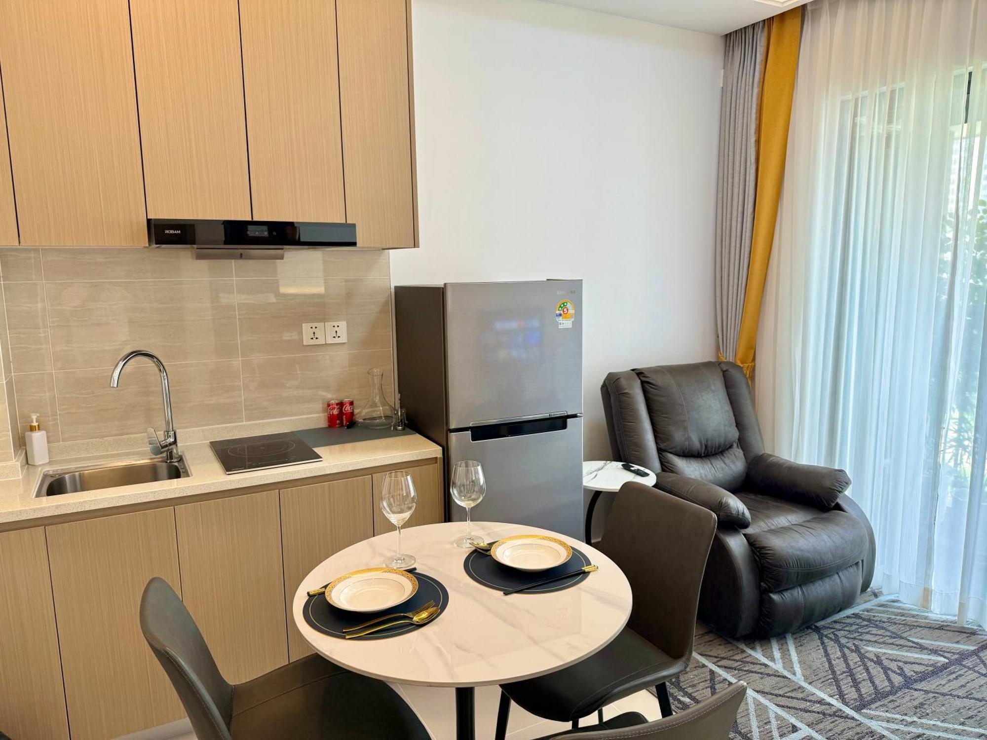 R Residences Apartment *
