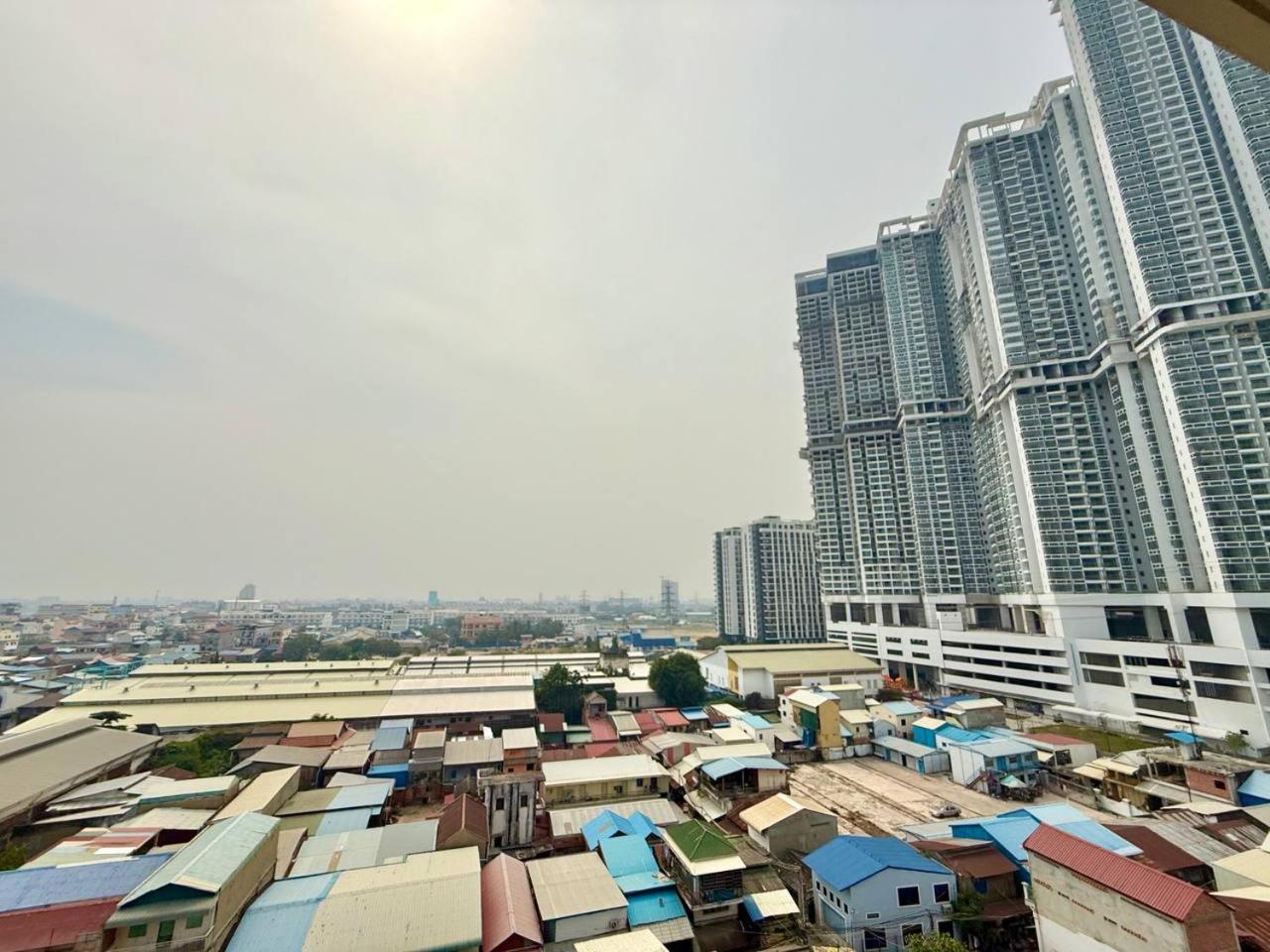 R Residences Apartment *